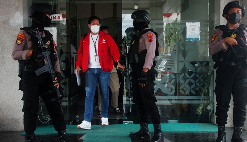 KPK Geledah Kantor BKD hingga Ruangan Bupati Pemalang - Bagian 1