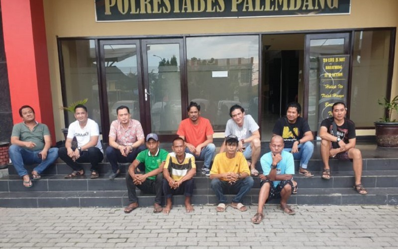 title Meresahkan Sopir Truk, 4 Pemalak di Kertapati Palembang Ditangkap Polisi Meresahkan Sopir Truk, 4 Pemalak di Kertapati Palembang Ditangkap Polisi