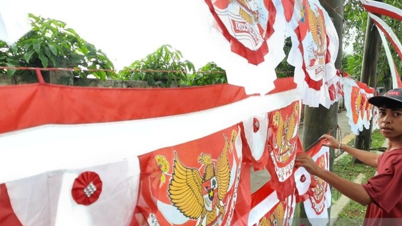 Wow! Penjual Pernak-pernik HUT RI di Tangerang Bisa Raup hingga Rp5 Juta Sehari