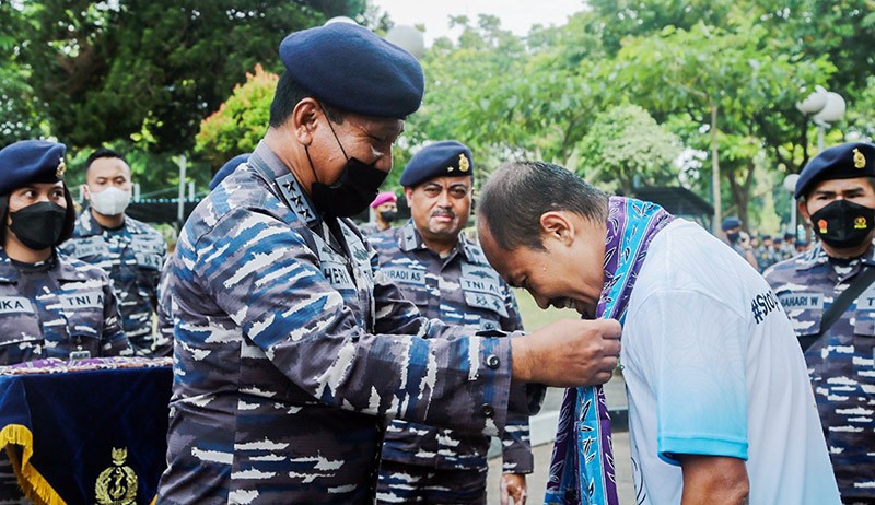 Pelari Solo Triathlon 1.293 Kilometer Disambut di Mabes AL - Bagian 1