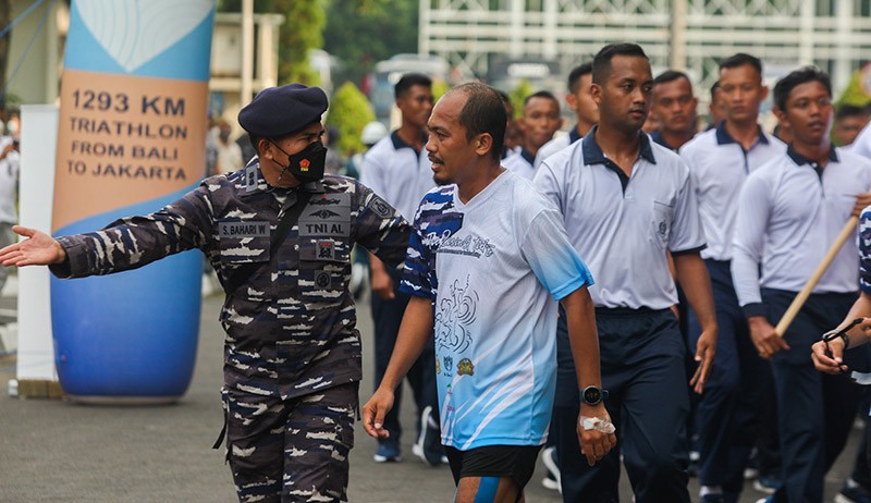 Pelari Solo Triathlon 1.293 Kilometer Disambut di Mabes AL - Bagian 2