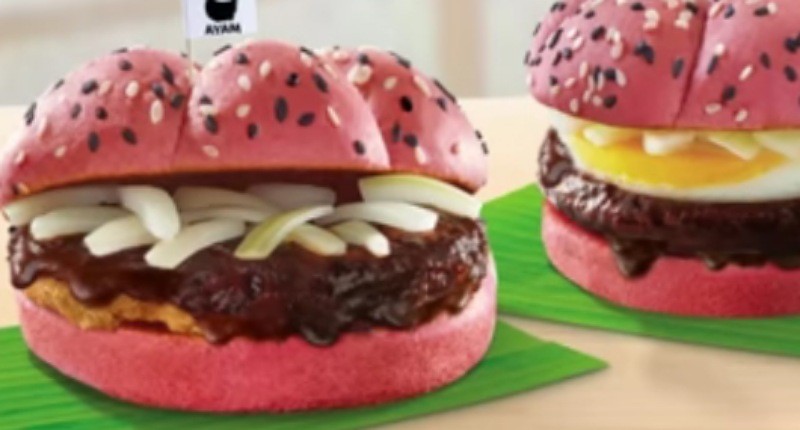 Hari Kemerdekaan, Mencicipi Menu Unik Burger Rendang dengan Soda Gembira yang Segar