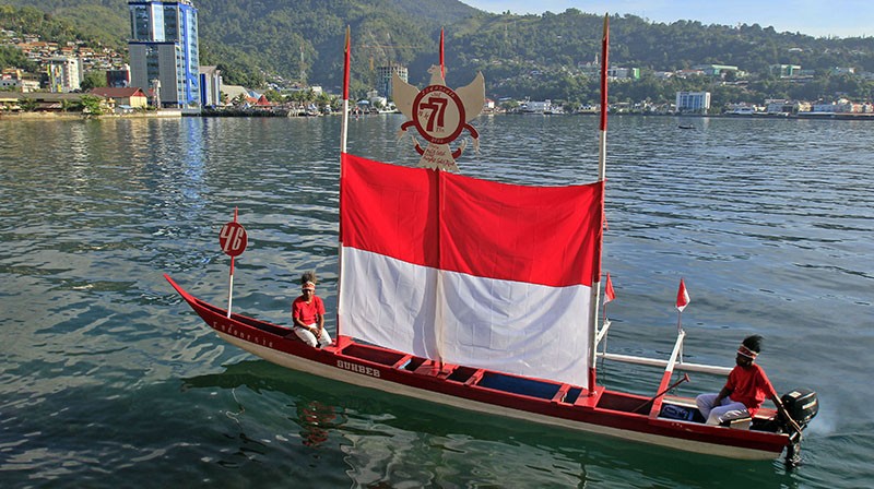 Sambut HUT RI, Nelayan Papua Hiasi Perahu dengan Ornamen Merah Putih - Bagian 2