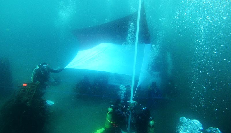 Pengibaran Bendera Merah Putih di Bawah Laut, Simbol Indonesia Negara Maritim - Bagian 2