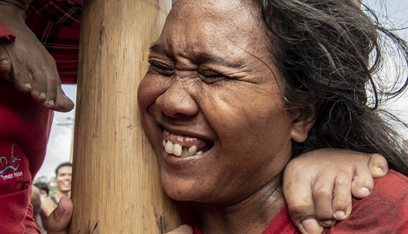 Lomba Panjat Pinang, 41 Batang dengan Beragam Hadiah Ludes di Pantai Ancol - Bagian 4