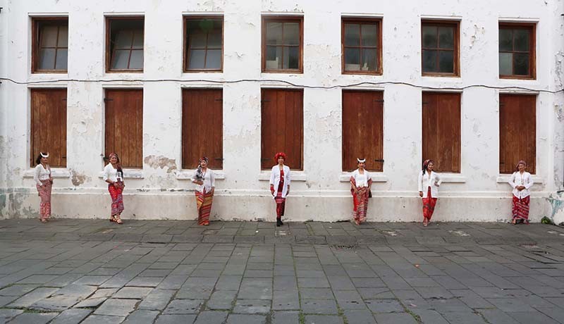 Rayakan HUT ke-77 RI, Pegiat Wastra Ajak Pakai Kebaya dan Tenun - Bagian 4