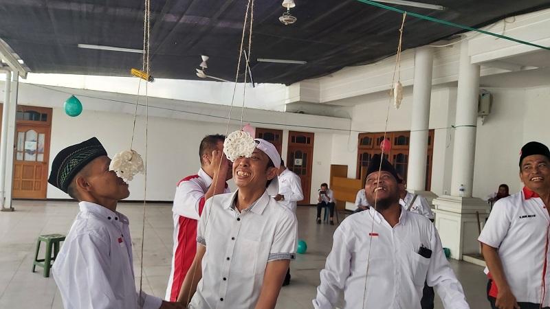 title Meriahkan HUT ke-77 RI, Perindo Jatim Gelar Lomba Hias Tumpeng hingga Makan Kerupuk  Meriahkan HUT ke-77 RI, Perindo Jatim Gelar Lomba Hias Tumpeng hingga Makan Kerupuk
