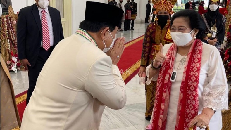 Momen Kehangatan Prabowo dengan Megawati, Try Sutrisno hingga Sinta Wahid di Istana Negara