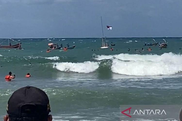 Keren, Satpol PP DIY Gelar Upacara 17 Agustus di Tengah Laut