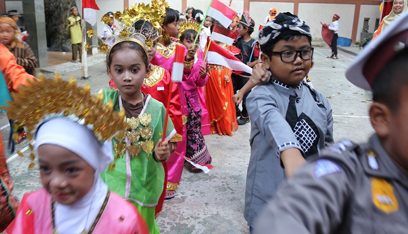 Ratusan Warga Kepulauan Seribu Karnaval Meriahkan HUT RI - Bagian 3