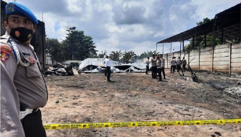 Kebakaran Gudang Minyak Ilegal di Jambi, Seorang Pamen Diperiksa Propam