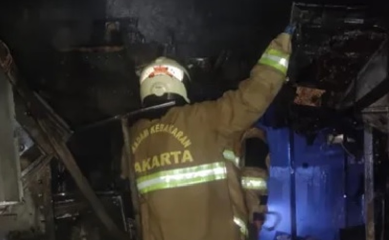 Kebakaran Hanguskan Toko Elektronik di Sunter Jelang Tengah Malam