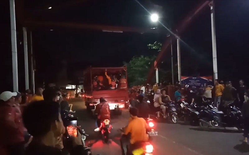 title Diduga Kecewa Gagal Nikah, Pemuda Tangerang Nekat Loncat dari Jembatan Merah Diduga Kecewa Gagal Nikah, Pemuda Tangerang Nekat Loncat dari Jembatan Merah