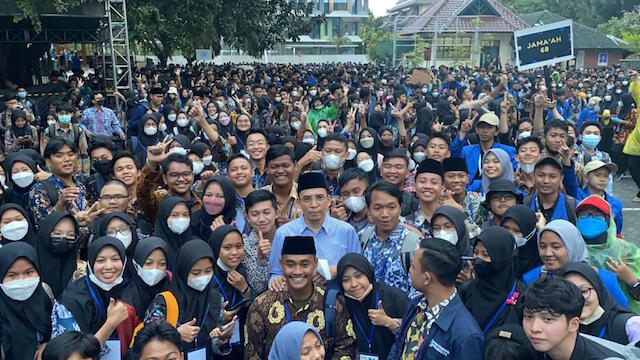 Jangan Semua Hal di Medsos Dikomentari, Pesan TGB Zainul Majdi Pada Ribuan Maba UII