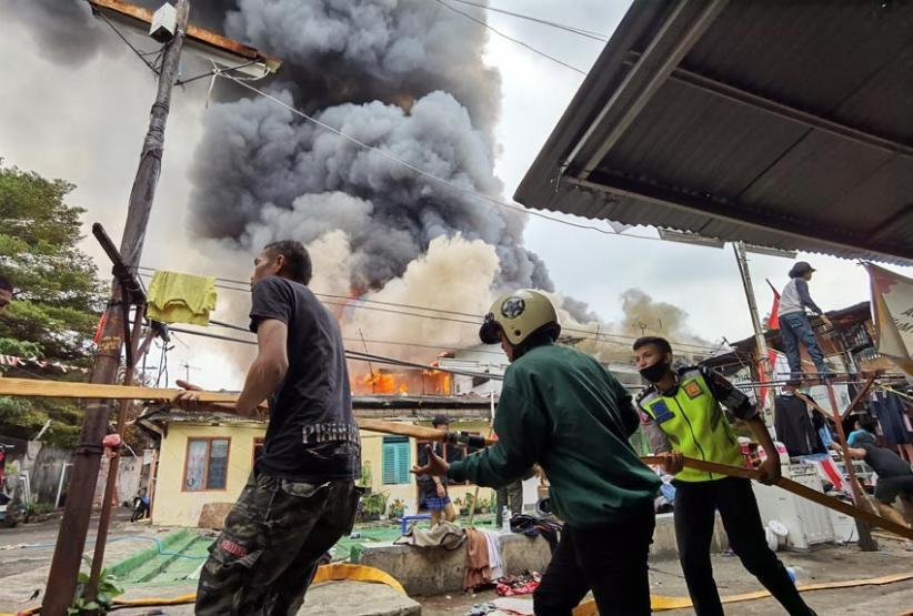  Kebakaran Hanguskan Sejumlah Rumah di Jalan Simprug Golf 2 Kebayoran Lama - Bagian 5