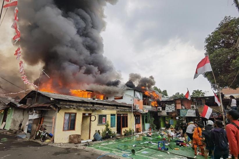  Kebakaran Hanguskan Sejumlah Rumah di Jalan Simprug Golf 2 Kebayoran Lama - Bagian 1