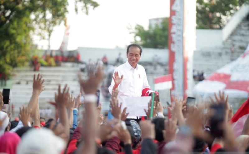 Ditanya Warga soal Capres 2024, Jokowi: Santai Mawon