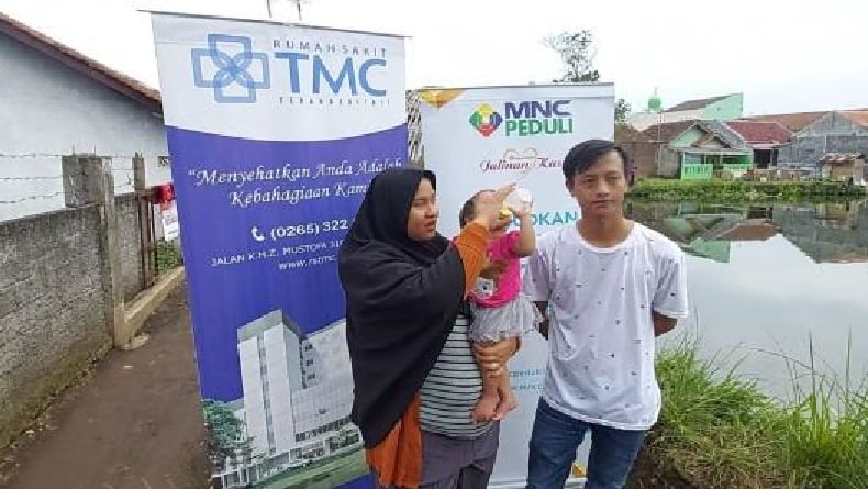title Orang Tua Aika Bahagia Dapat Bantuan Operasi Gratis dari MNC Peduli dan RS TMC Tasikmalaya Orang Tua Aika Bahagia Dapat Bantuan Operasi Gratis dari MNC Peduli dan RS TMC Tasikmalaya