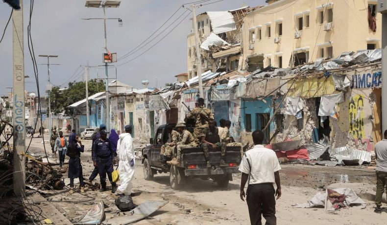 title  Kelompok Teroris Al-Shabaab Serang Hotel, 5 Orang Tewas  Kelompok Teroris Al-Shabaab Serang Hotel, 5 Orang Tewas