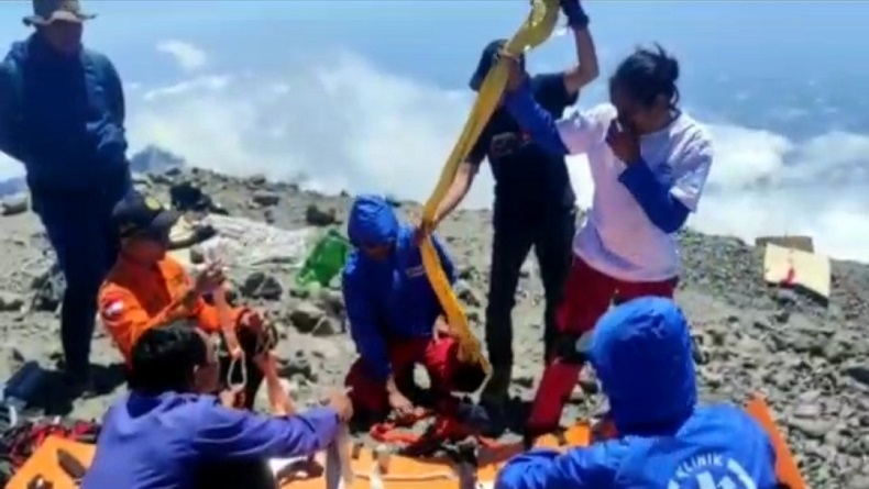 Medan Sulit dan Gelap, Evakuasi Turis Portugal Tewas di Gunung Rinjani Dilanjutkan Minggu Pagi