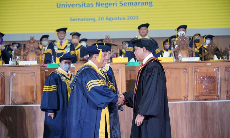 Unnes Anugerahi Menpora Zainudin Amali Profesor Kehormatan Bidang Ilmu Kebijakan Olahraga