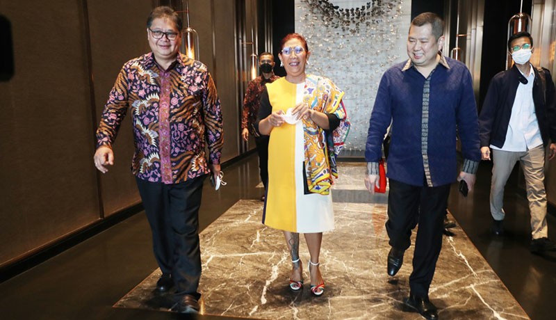 Foto Pertemuan Hary Tanoesoedibjo, Airlangga Hartarto dan Susi Pudjiastuti - Bagian 2