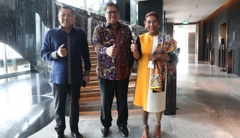 Foto Pertemuan Hary Tanoesoedibjo, Airlangga Hartarto dan Susi Pudjiastuti - Bagian 3