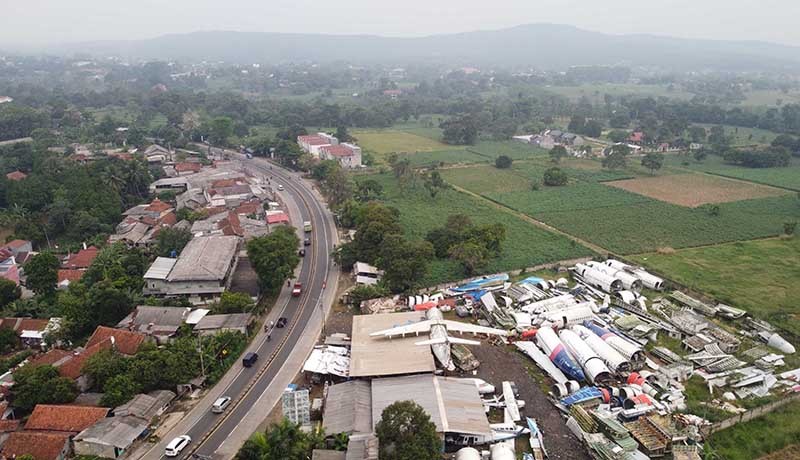 Penampakan dari Udara Penampungan Bangkai Pesawat di Bogor - Bagian 4