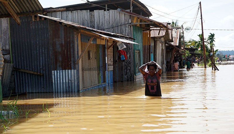 Kota Sorong Dikepung Banjir, Dua Orang Meninggal dan 9.000 KK Mengungsi - Bagian 3