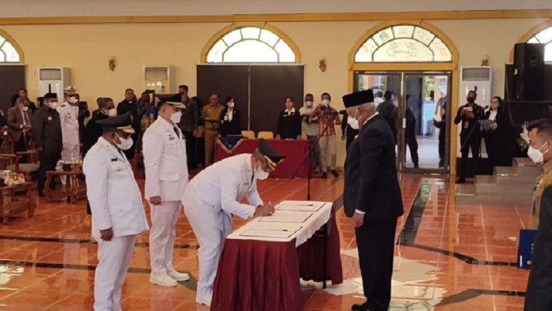 title Dilantik Pj Gubernur Papua Barat, 3 Kepala Daerah Pilihan Mendagri Resmi Bertugas Dilantik Pj Gubernur Papua Barat, 3 Kepala Daerah Pilihan Mendagri Resmi Bertugas