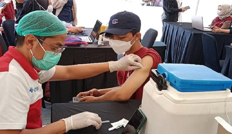 HUT ke-33 RCTI, Vaksinasi Booster Sasar Warga di Lapang Tegallega Bandung