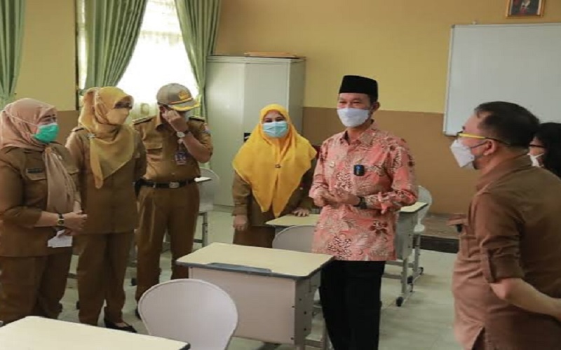 title Termasuk Gaji dan Tunjangan Guru, Anggaran Pendidikan Palembang 2023 Capai Rp1,2 Triliun Termasuk Gaji dan Tunjangan Guru, Anggaran Pendidikan Palembang 2023 Capai Rp1,2 Triliun