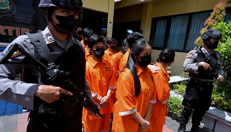Polisi Gerebek Markas Judi Online di Medan, 10 Orang Ditangkap