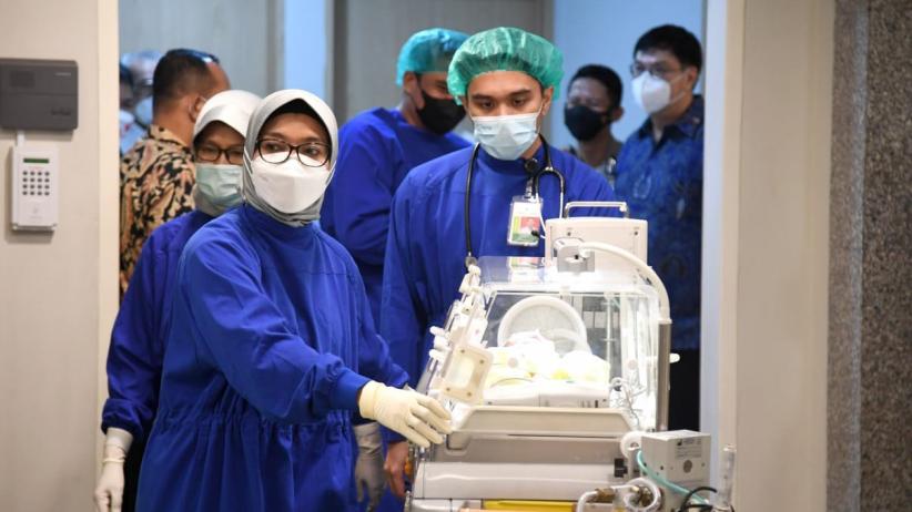 Foto Presiden Jokowi Sambut Kelahiran Cucu Kelima dari Bobby-Kahiyang - Bagian 2