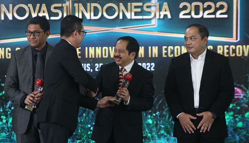 IDX Channel Berikan Penghargaan untuk Smartfren - Bagian 1