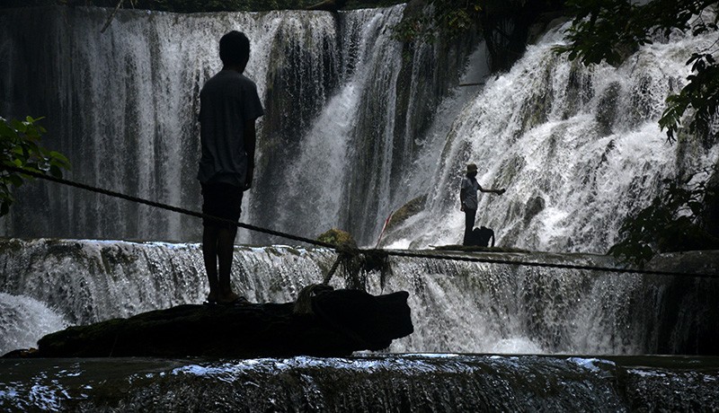 Indahnya Air Terjun Piala Memiliki Pola Bertingkat Di Banggai Sulawesi