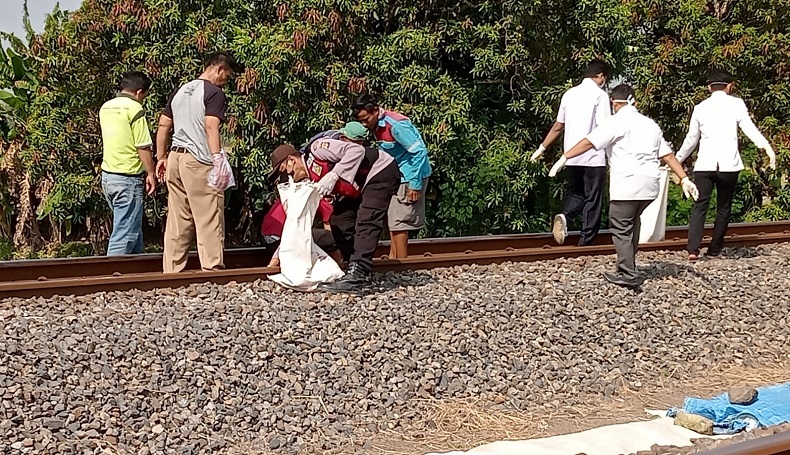 Wanita Paruh Baya Tewas Tertabrak Kereta lalu Terseret di Indramayu, Tubuh Hancur 