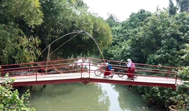 Melintasi Jembatan Sinambung Jepara, Dulu Antarkampung Berjauhan Kini Berdekatan