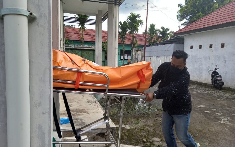 Pekerja Salon Tewas dengan Pisau Menancap di Ketiak, Mayat Ditutup Selimut