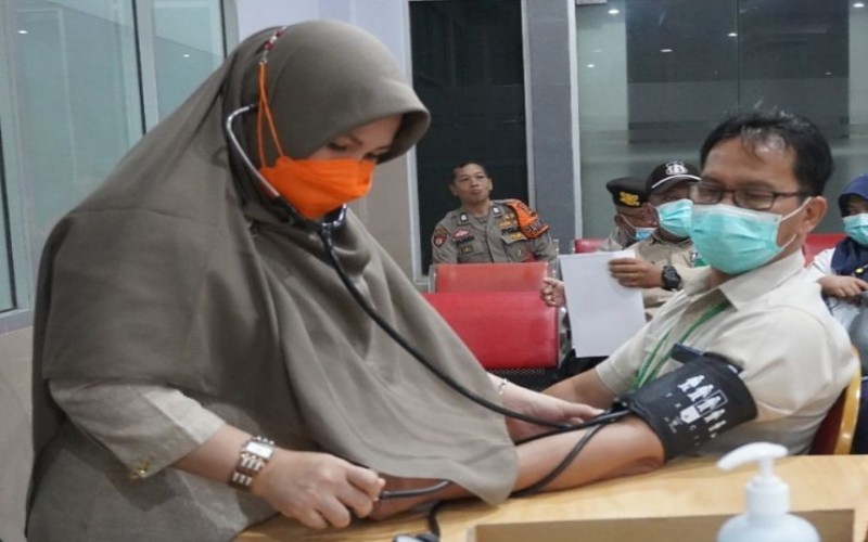 title 485 Calon Dokter di Palembang Disuntik Vaksin Covid-19 Dosis Keempat 485 Calon Dokter di Palembang Disuntik Vaksin Covid-19 Dosis Keempat