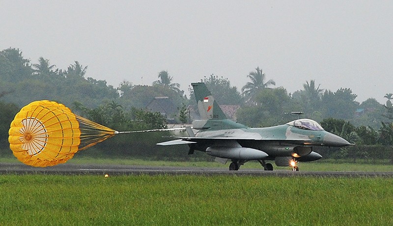 Jelang Latihan Jalak Sakti 2022, 8 Pesawat Tempur F16 Tiba di Lanud SMH Palembang - Bagian 1