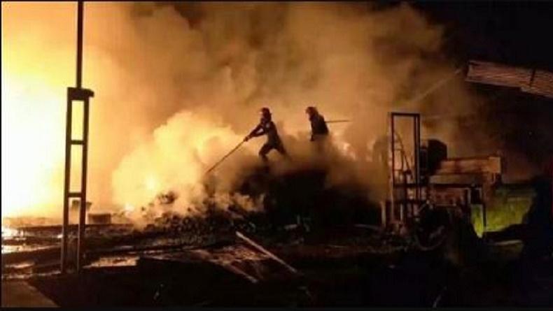Kebakaran Gudang di Kendari, 45 Ton Kopra dan 1 Mobil Pajero Sport Dilalap Api