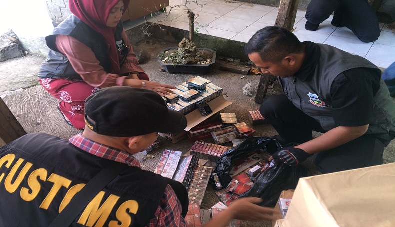 Operasi Pasar Kedua, Bea Cukai Sita Ratusan Ribu Batang Rokok Ilegal di Garut