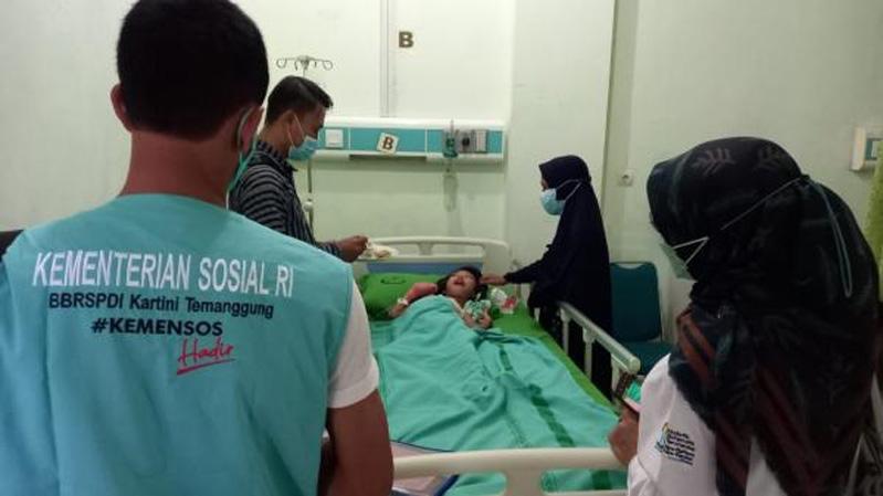 Zahra Rahmadini Bocah Lumpuh pada Tulang Belakang Mulai Dirawat di RS, Begini Kondisinya