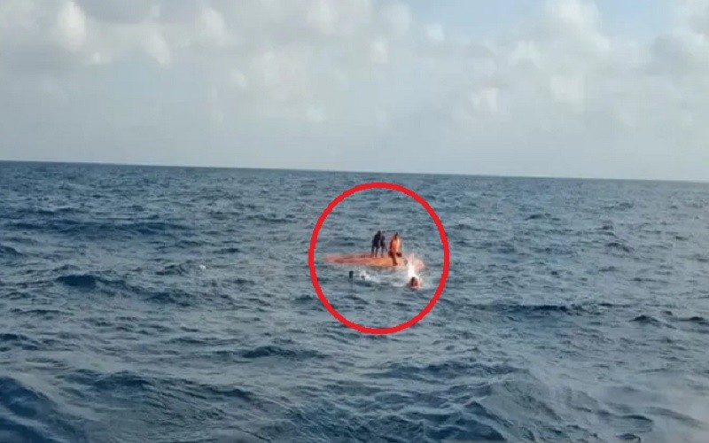 Detik-Detik ABK KM Teman Niaga Diselamatkan, Bertahan dengan Sekoci Terbalik