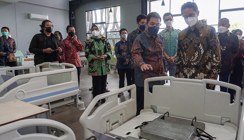 Menkes Budi Gunadi Sadikin Cek Alat Kesehatan Produksi Dalam Negeri - Bagian 1
