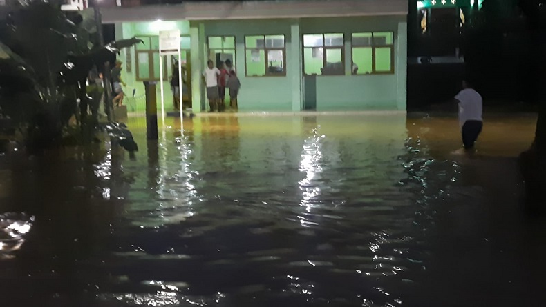 Diguyur Hujan Deras, 47 Rumah, Sekolah, dan Musala di Cicurug Sukabumi Terendam Banjir