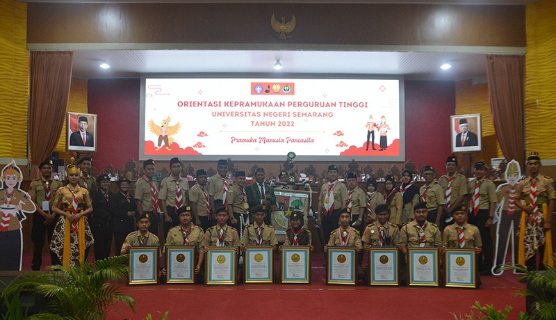 Ribuan Mahasiswa Baru Unnes Cetak Rekor Menyulam Perisai Pancasila - Bagian 4
