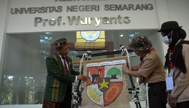 Ribuan Mahasiswa Baru Unnes Cetak Rekor Menyulam Perisai Pancasila - Bagian 3