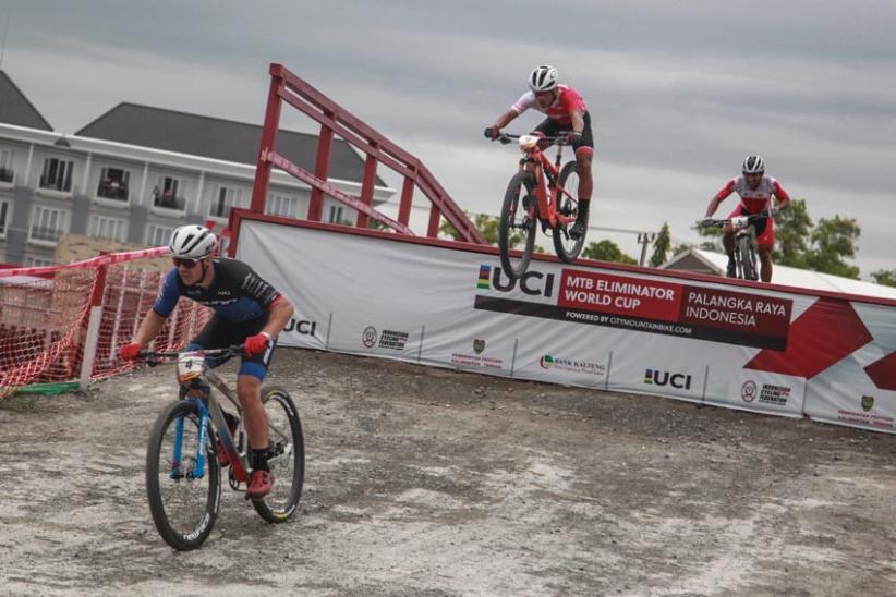  Pembalap Prancis Quantin Schroztzenberger Juara Seri Ke-8 UCI MTB Eliminator World Cup 2022 - Bagian 1
